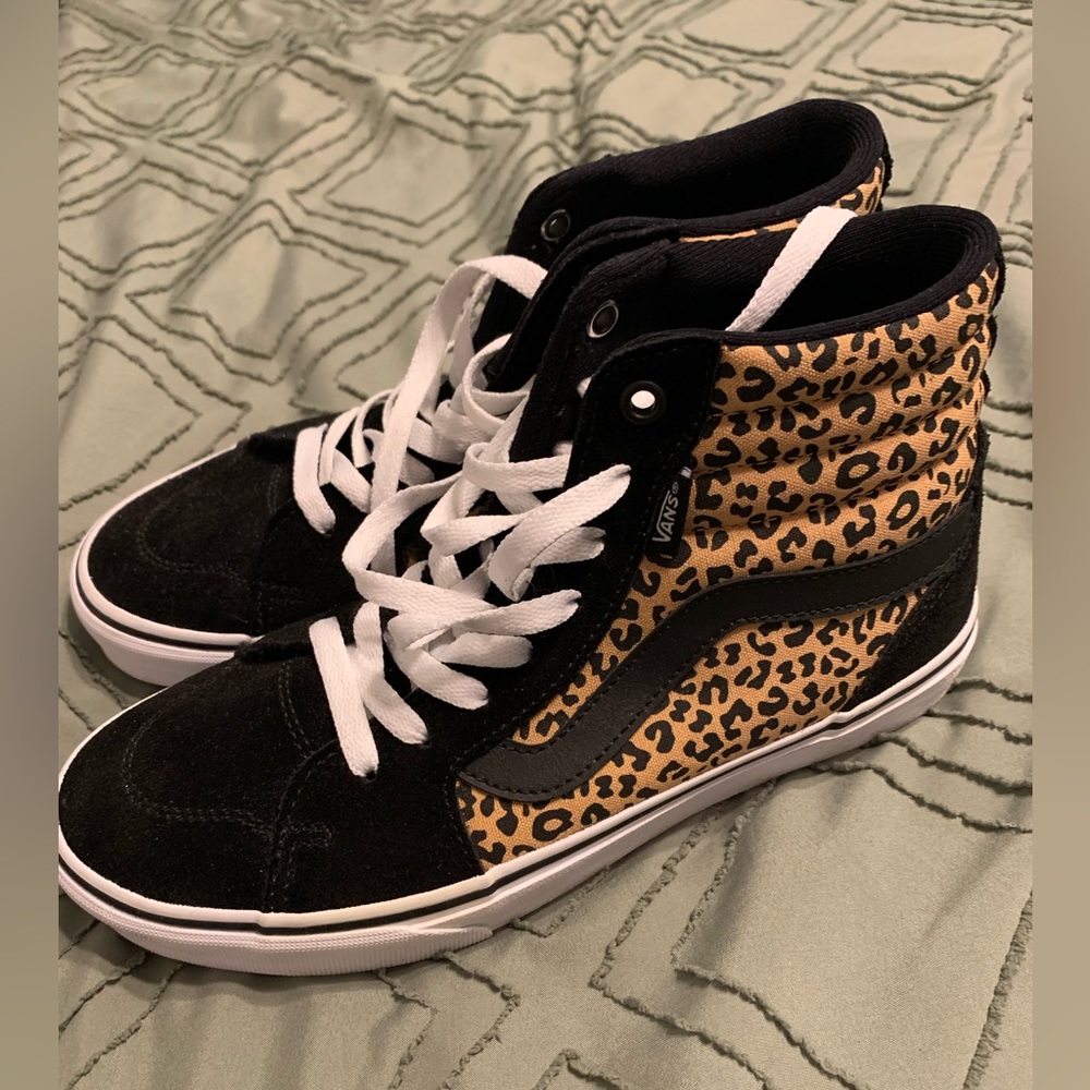Black and leopard print Vans, size 8